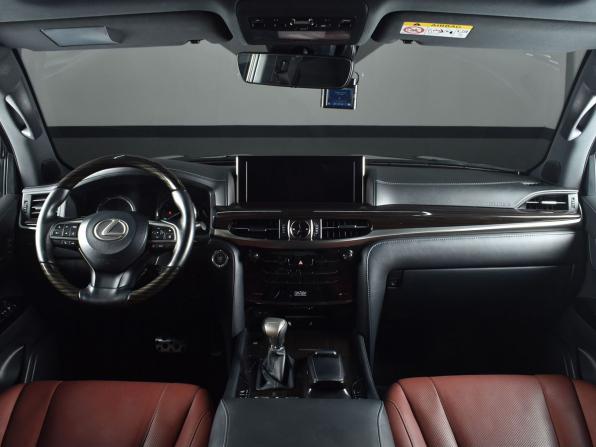 Lexus LX III Рестайлинг 2 с пробегом 2018 года, цена 8 549 995 рублей, 186670 км, внедорожник, Автокод Объявления