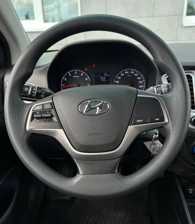 Hyundai Solaris II с пробегом 2019 года, цена 1 325 000 рублей, 120600 км, седан, Автокод Объявления