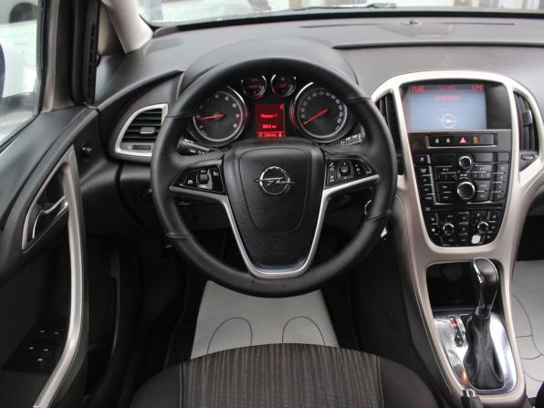 Opel Astra J с пробегом 2010 года, цена 500 300 рублей, 300143 км, хэтчбек, Автокод Объявления
