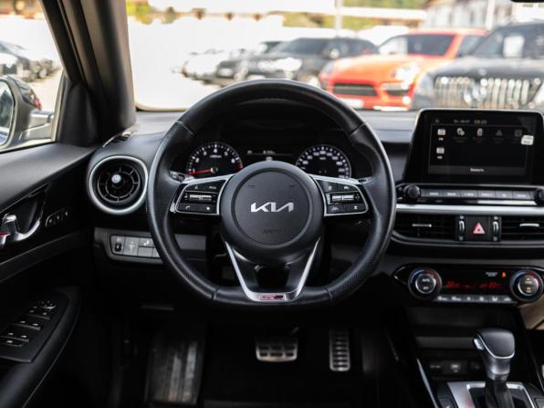 Kia Cerato IV Рестайлинг с пробегом 2022 года, цена 2 890 000 рублей, 10475 км, седан, Автокод Объявления