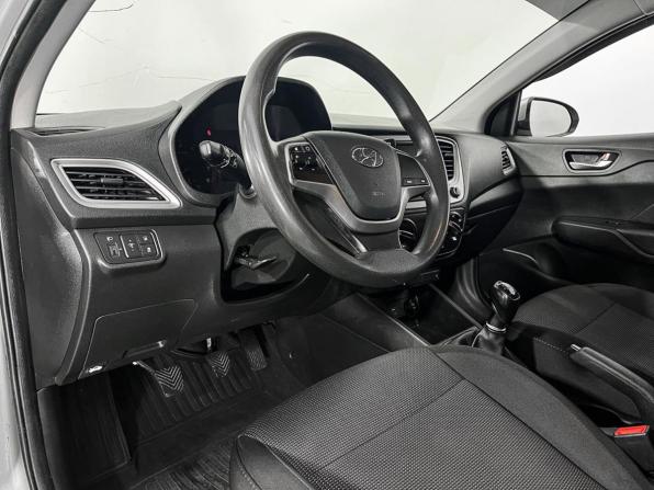 Hyundai Solaris II с пробегом 2019 года, цена 947 000 рублей, 170474 км, седан, Автокод Объявления