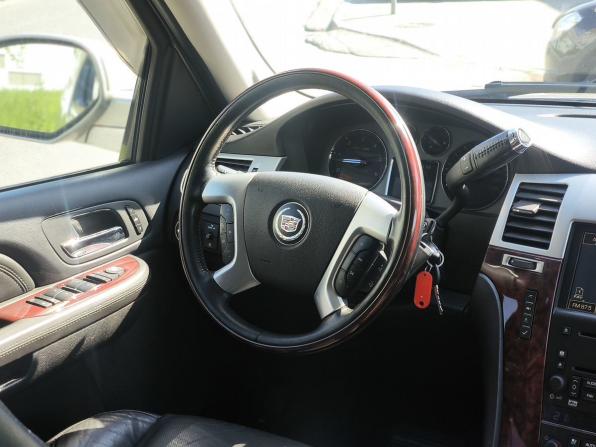 Cadillac Escalade III с пробегом 2010 года, цена 1 800 000 рублей, 168500 км, внедорожник, Автокод Объявления