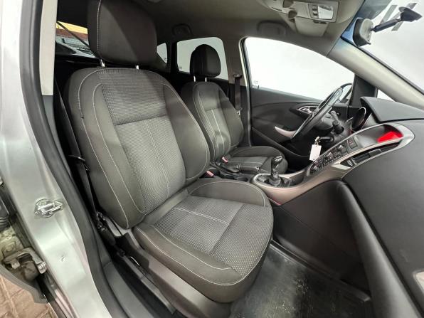 Opel Astra J с пробегом 2012 года, цена 685 000 рублей, 220000 км, хэтчбек, Автокод Объявления