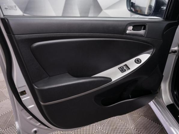 Hyundai Solaris I Рестайлинг с пробегом 2015 года, цена 1 017 000 рублей, 80200 км, седан, Автокод Объявления