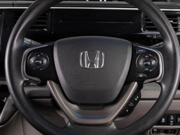 Honda Stepwgn V Рестайлинг с пробегом 2017 года, цена 1 799 000 рублей, 159504 км, минивэн, Автокод Объявления