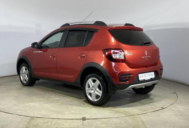 Renault Sandero II с пробегом 2015 года, цена 700 000 рублей, 198404 км, хэтчбек, Автокод Объявления