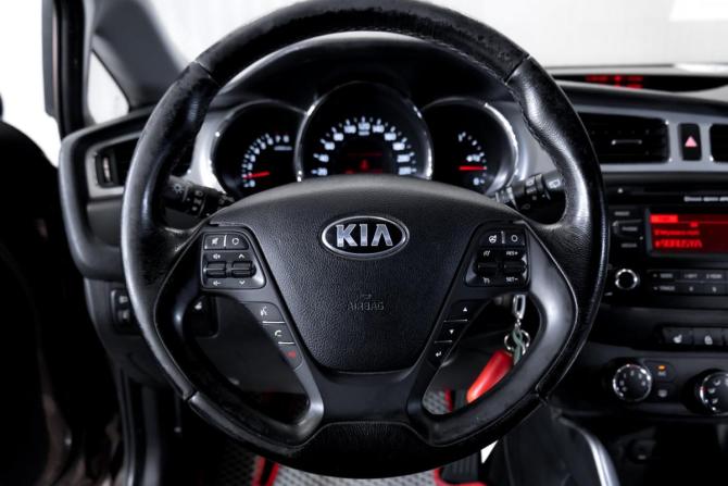 Kia Ceed II с пробегом 2014 года, цена 949 999 рублей, 177000 км, универсал, Автокод Объявления