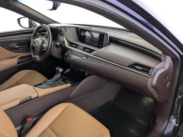 Lexus ES VII с пробегом 2019 года, цена 3 100 000 рублей, 155705 км, седан, Автокод Объявления