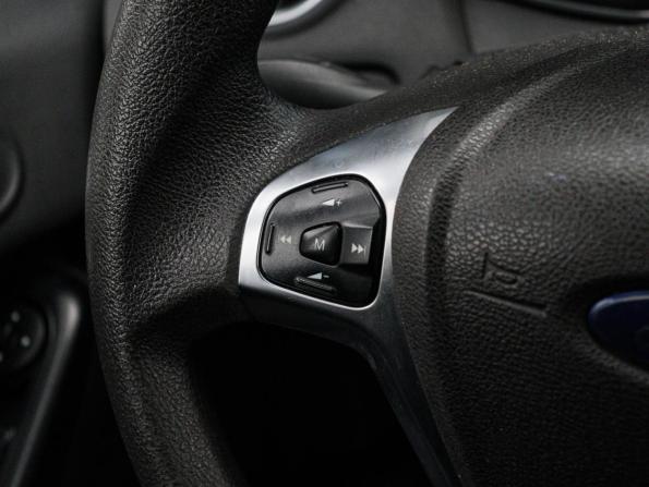 Ford Fiesta Mk6 Рестайлинг с пробегом 2016 года, цена 850 000 рублей, 145387 км, седан, Автокод Объявления