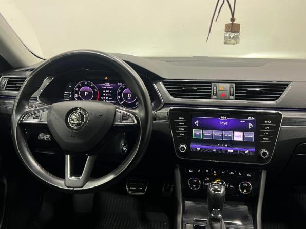 Skoda Superb III Рестайлинг с пробегом 2019 года, цена 2 369 000 рублей, 175500 км, лифтбек, Автокод Объявления
