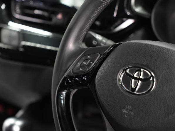 Toyota C-HR I с пробегом 2017 года, цена 1 799 000 рублей, 38000 км, внедорожник, Автокод Объявления