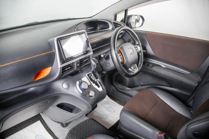 Toyota Sienta II Рестайлинг с пробегом 2020 года, цена 1 929 000 рублей, 86254 км, компактвэн, Автокод Объявления