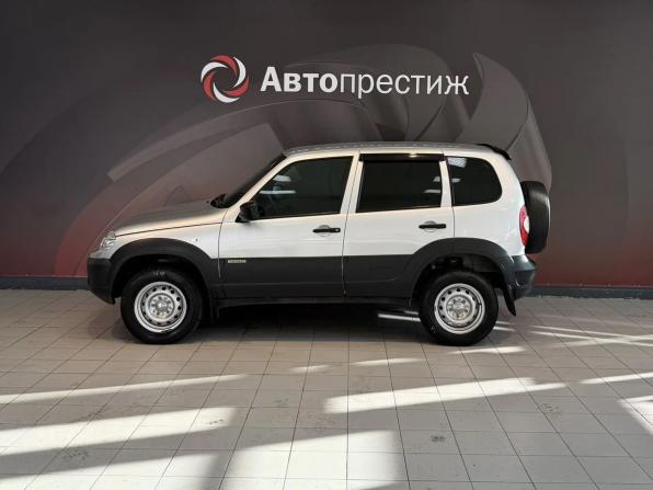 Chevrolet Niva I Рестайлинг с пробегом 2017 года, цена 730 000 рублей, 43000 км, внедорожник, Автокод Объявления