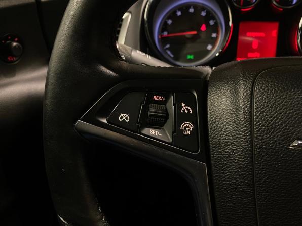 Opel Astra J Рестайлинг с пробегом 2013 года, цена 999 000 рублей, 113148 км, хэтчбек, Автокод Объявления