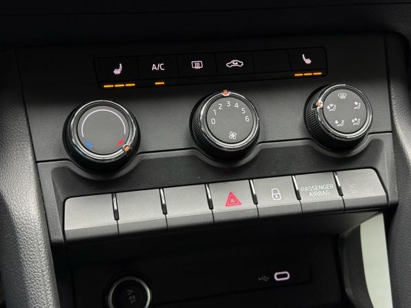 Skoda Karoq I с пробегом 2021 года, цена 2 629 000 рублей, 30121 км, внедорожник, Автокод Объявления