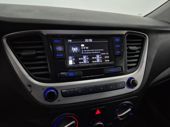 Hyundai Solaris II с пробегом 2017 года, цена 820 000 рублей, 242018 км, седан, Автокод Объявления