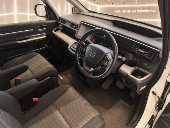 Honda Stepwgn V с пробегом 2016 года, цена 1 849 900 рублей, 145000 км, минивэн, Автокод Объявления