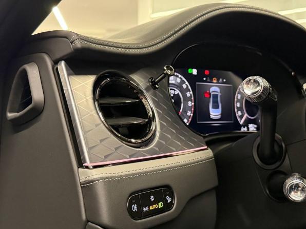 Bentley Flying Spur IV с пробегом 2025 года, цена 40 900 000 рублей, 2097 км, седан, Автокод Объявления