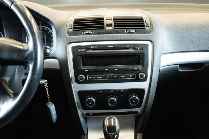 Skoda Octavia II (A5) Рестайлинг с пробегом 2011 года, цена 759 000 рублей, 272070 км, лифтбек, Автокод Объявления