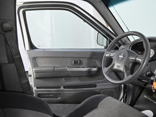 Nissan NP300 с пробегом 2012 года, цена 999 000 рублей, 374000 км, offers.body_type.unknown, Автокод Объявления