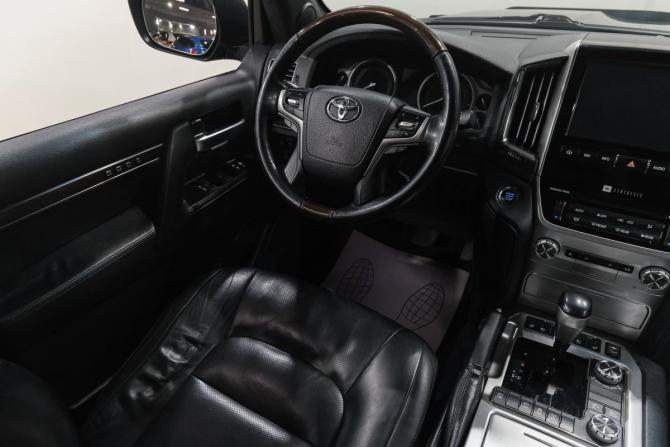 Toyota Land Cruiser 200 Series Рестайлинг 2 с пробегом 2015 года, цена 4 619 000 рублей, 211000 км, внедорожник, Автокод Объявления
