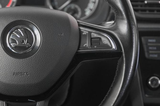 Skoda Rapid I Рестайлинг с пробегом 2018 года, цена 999 000 рублей, 333000 км, лифтбек, Автокод Объявления