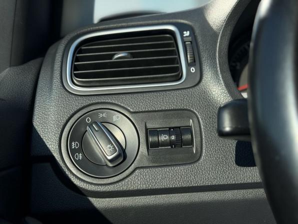 Volkswagen Polo V Рестайлинг с пробегом 2015 года, цена 1 099 000 рублей, 115000 км, седан, Автокод Объявления