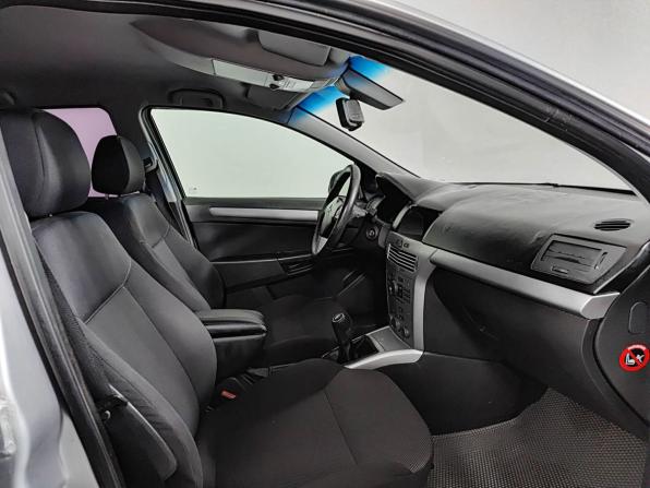 Opel Astra H Рестайлинг с пробегом 2011 года, цена 370 000 рублей, 280273 км, седан, Автокод Объявления