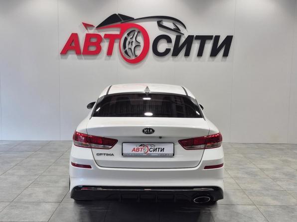 Kia Optima IV Рестайлинг с пробегом 2018 года, цена 1 399 900 рублей, 178000 км, седан, Автокод Объявления