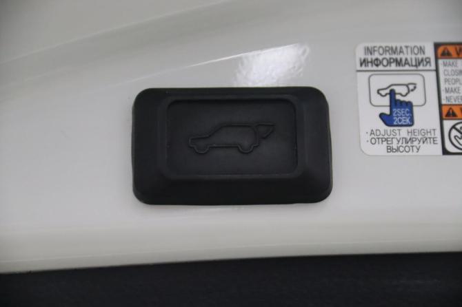 Toyota RAV4 IV (XA40) Рестайлинг с пробегом 2016 года, цена 2 695 950 рублей, 63777 км, внедорожник, Автокод Объявления