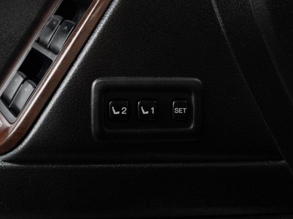 Toyota Land Cruiser Prado 150 Series Рестайлинг 1 с пробегом 2015 года, цена 3 949 000 рублей, 202836 км, внедорожник, Автокод Объявления