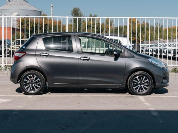 Toyota Vitz III (XP130) Рестайлинг 2 с пробегом 2017 года, цена 950 000 рублей, 76000 км, хэтчбек, Автокод Объявления