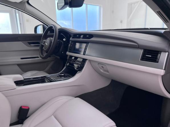 Jaguar XF II с пробегом 2017 года, цена 2 230 000 рублей, 95194 км, седан, Автокод Объявления