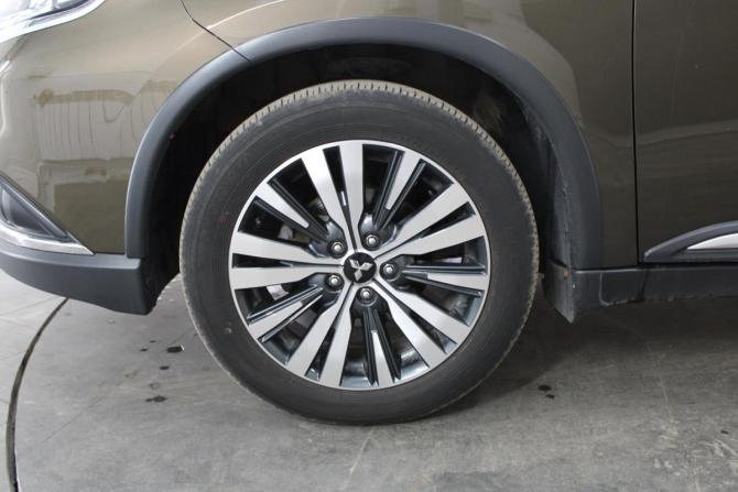 Mitsubishi Outlander III Рестайлинг 3 с пробегом 2019 года, цена 2 254 000 рублей, 92614 км, внедорожник, Автокод Объявления