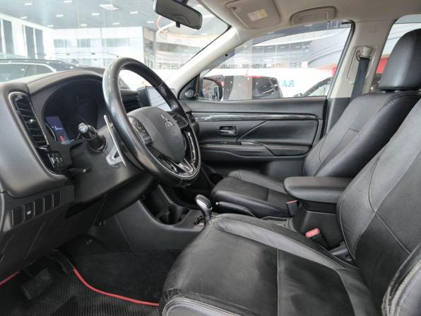Mitsubishi Outlander III Рестайлинг 2 с пробегом 2016 года, цена 1 650 000 рублей, 196000 км, внедорожник, Автокод Объявления