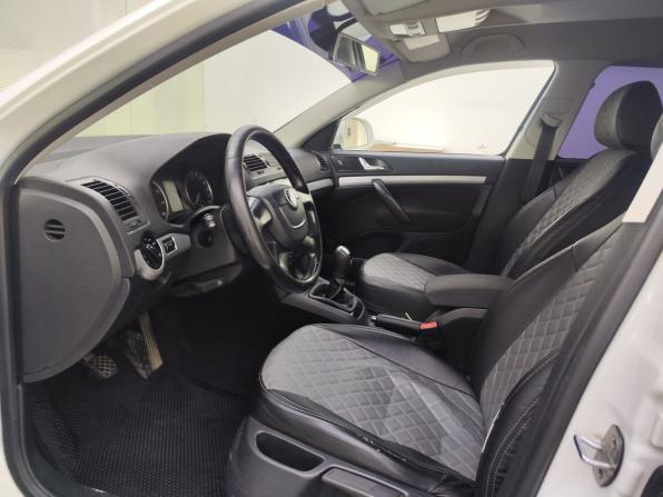 Skoda Octavia II (A5) Рестайлинг с пробегом 2012 года, цена 900 000 рублей, 180000 км, лифтбек, Автокод Объявления