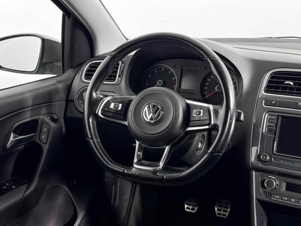 Volkswagen Polo V Рестайлинг с пробегом 2018 года, цена 1 035 000 рублей, 82474 км, седан, Автокод Объявления