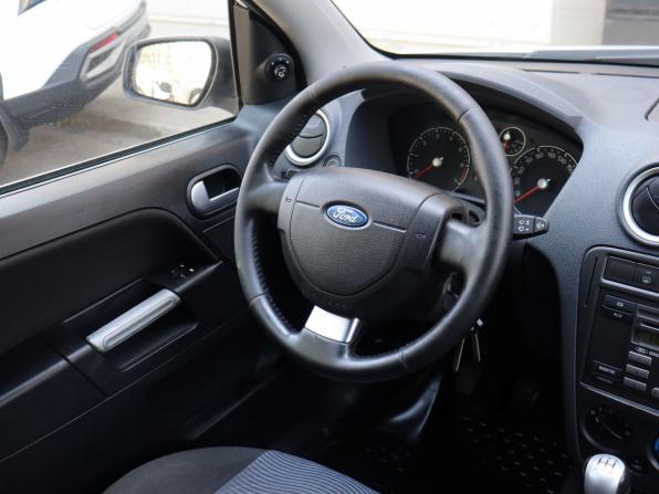 Ford Fusion I Рестайлинг с пробегом 2007 года, цена 370 000 рублей, 170420 км, хэтчбек, Автокод Объявления