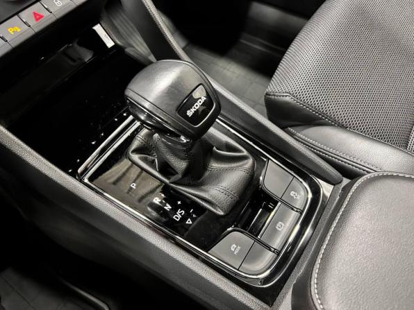 Skoda Karoq I с пробегом 2021 года, цена 2 370 000 рублей, 20648 км, внедорожник, Автокод Объявления