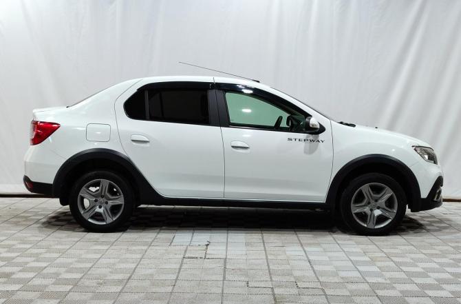 Renault Logan II Рестайлинг с пробегом 2021 года, цена 990 000 рублей, 59850 км, седан, Автокод Объявления