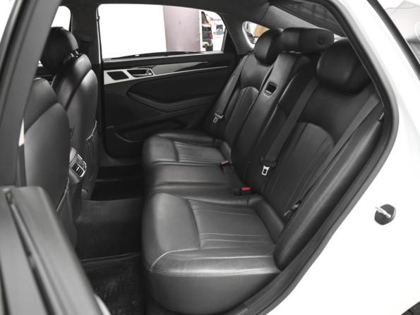 Hyundai Genesis II с пробегом 2014 года, цена 2 160 000 рублей, 156467 км, седан, Автокод Объявления