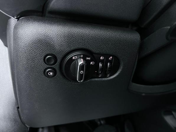 Mini Hatch III (F55/F56) Рестайлинг 2 с пробегом 2021 года, цена 1 850 000 рублей, 159175 км, хэтчбек, Автокод Объявления