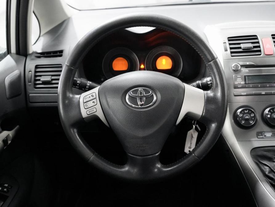 Toyota Auris I Ульяновск  - изображение 8
