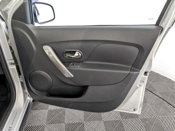 Renault Sandero II Рестайлинг с пробегом 2019 года, цена 1 240 000 рублей, 32690 км, хэтчбек, Автокод Объявления