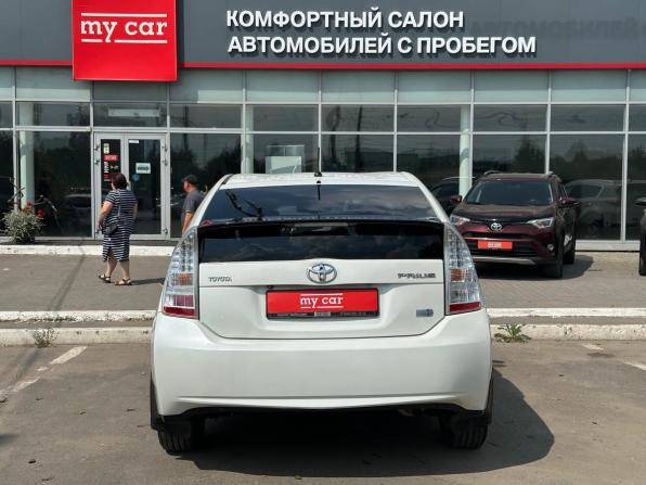 Toyota Prius III (XW30) с пробегом 2010 года, цена 1 030 000 рублей, 135000 км, лифтбек, Автокод Объявления