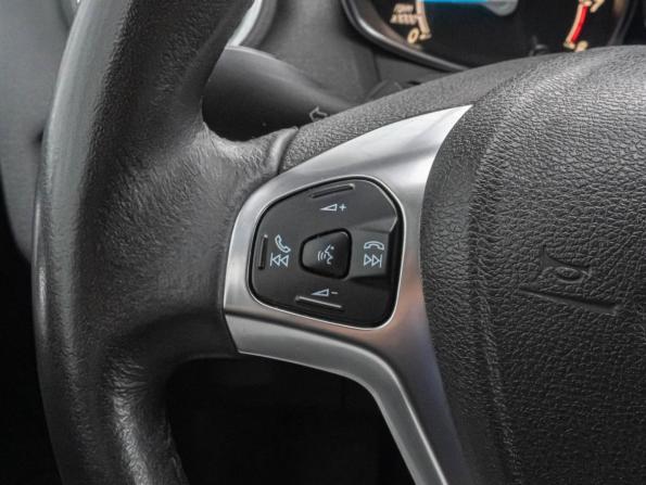 Ford Fiesta Mk6 Рестайлинг с пробегом 2016 года, цена 890 000 рублей, 124971 км, хэтчбек, Автокод Объявления