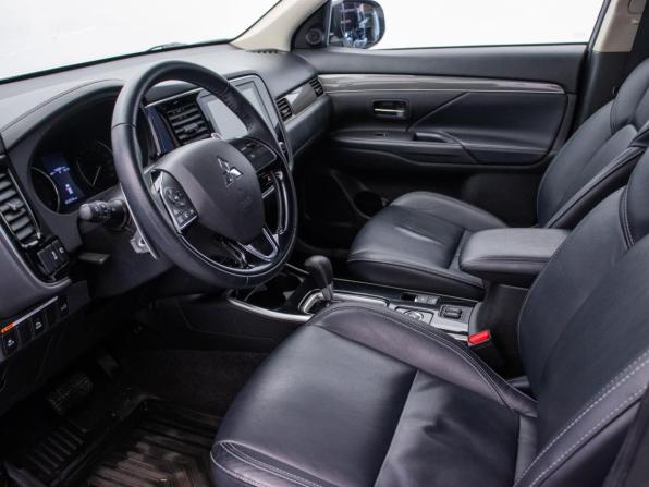 Mitsubishi Outlander III Рестайлинг 3 с пробегом 2021 года, цена 2 895 000 рублей, 51000 км, внедорожник, Автокод Объявления