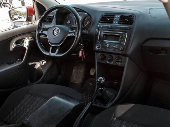 Volkswagen Polo V Рестайлинг с пробегом 2015 года, цена 950 000 рублей, 102732 км, седан, Автокод Объявления