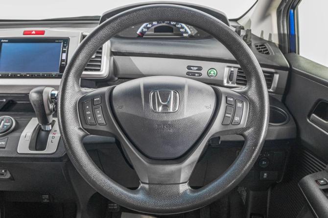 Honda Freed I с пробегом 2016 года, цена 1 329 000 рублей, 87000 км, компактвэн, Автокод Объявления
