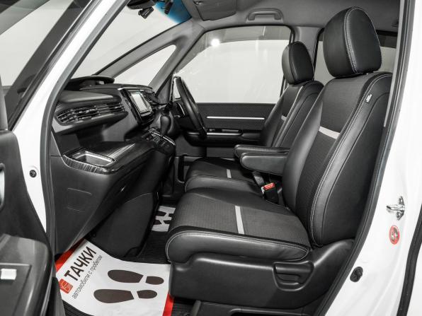 Honda Stepwgn V с пробегом 2017 года, цена 2 100 000 рублей, 59348 км, минивэн, Автокод Объявления